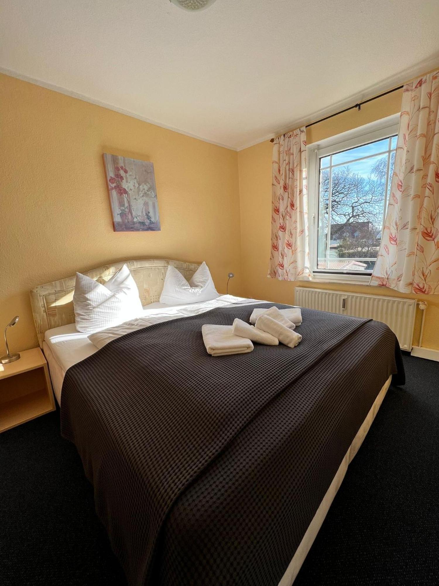 Hotel-Pension Zur Mole Wiek auf Rügen Eksteriør bilde